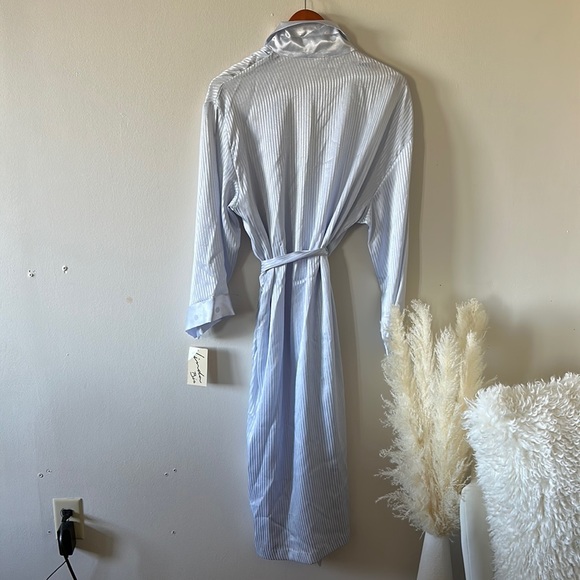 Linda Bis Satin Effect Robe - Picture 2 of 4